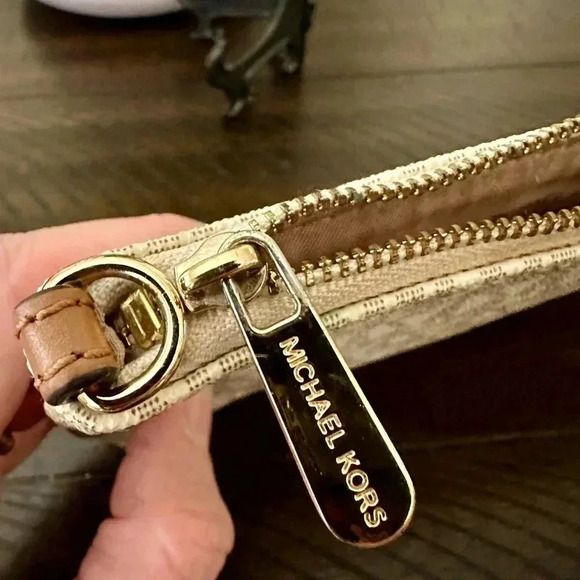 Michael Kors Small Handbag/Wristlet - Picture 7 of 11